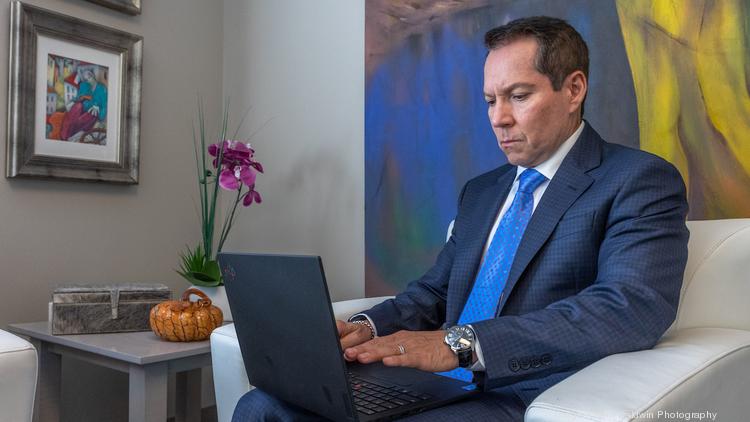 Latinos de Negocios: Latorre Law Firm (Stefan Latorre entrevistado por el Charlotte Business Journal)