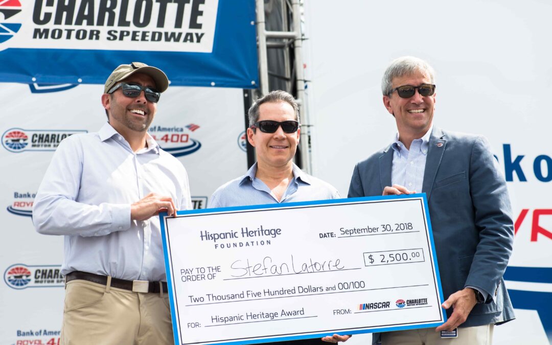 NASCAR, Charlotte Motor Speedway Rinden Tributo a Stefan Latorre Durante el Mes de la Herencia Hispana